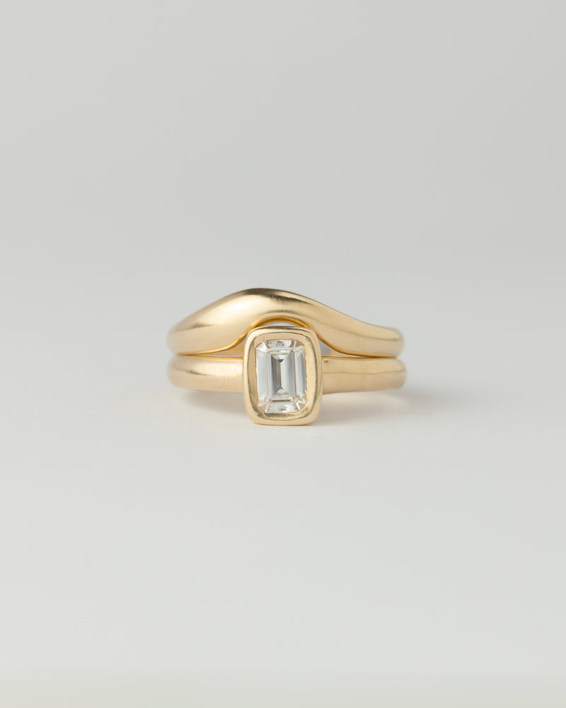 Aurora petite Solitaire - Emerald Cut Diamond - Yellow Gold