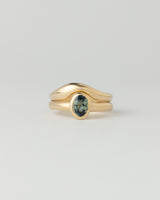 Néve petite Solitaire - Oval Parti Sapphire - Yellow Gold