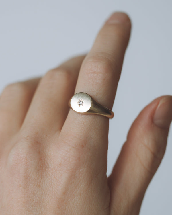 Mini round moissanite signet gold - ready to ship