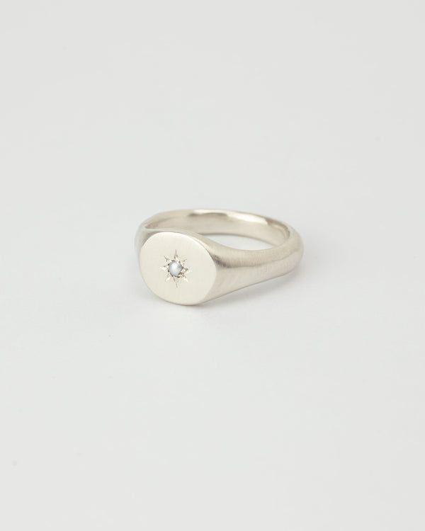 Mini round pearl signet silver - ready to ship