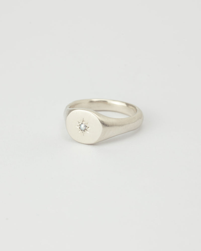 Mini round pearl signet silver - ready to ship