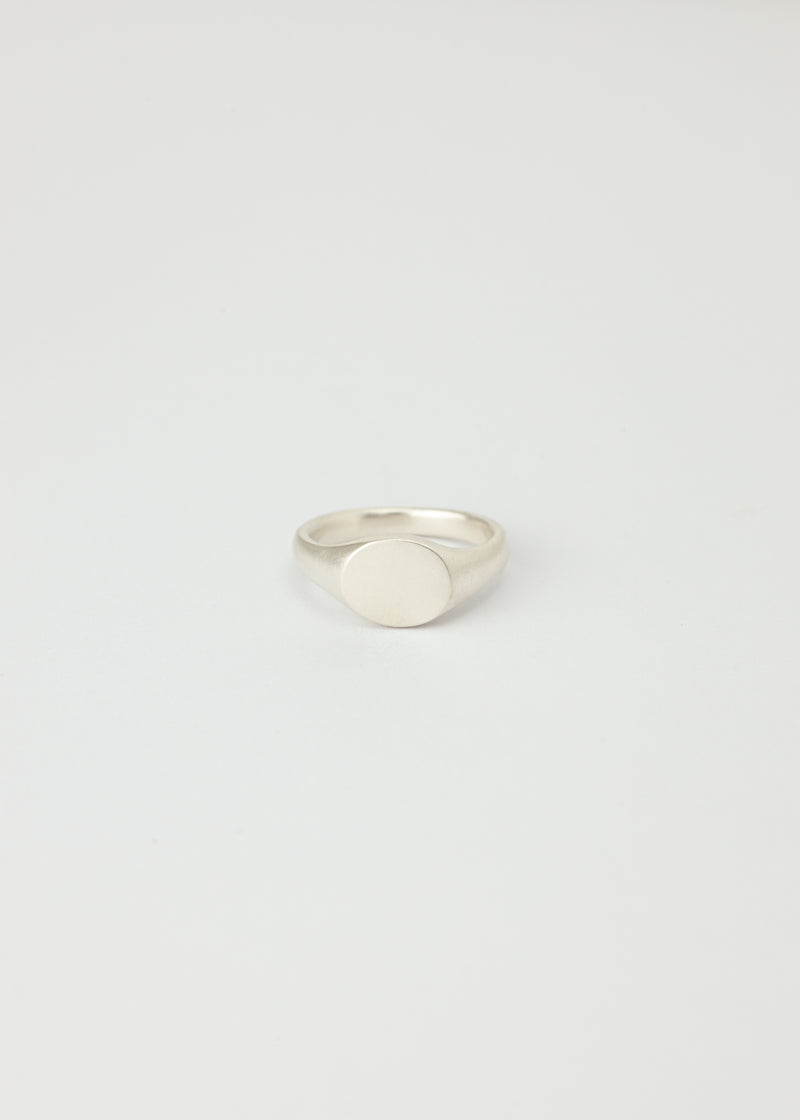 Mini round signet ring silver