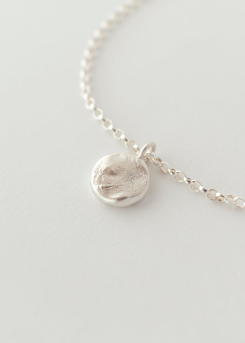 Mini puppy print necklace silver