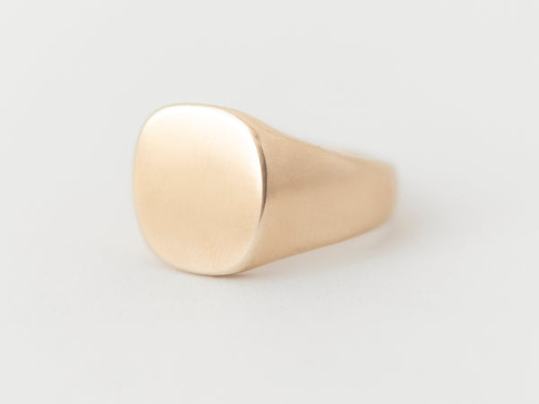 Nova Signet Yellow Gold