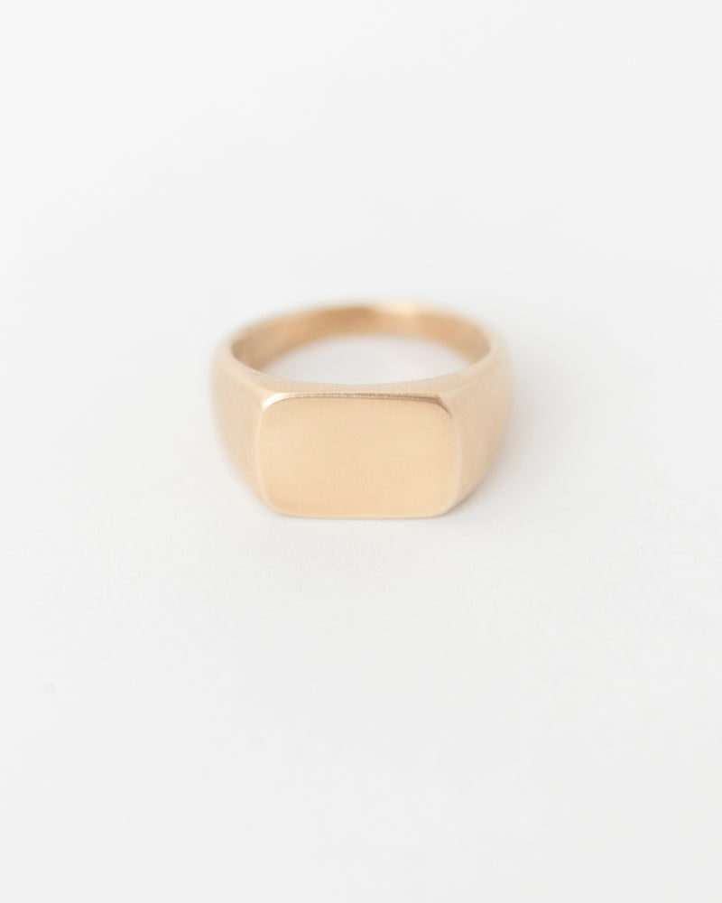 Ellipse Signet Yellow Gold