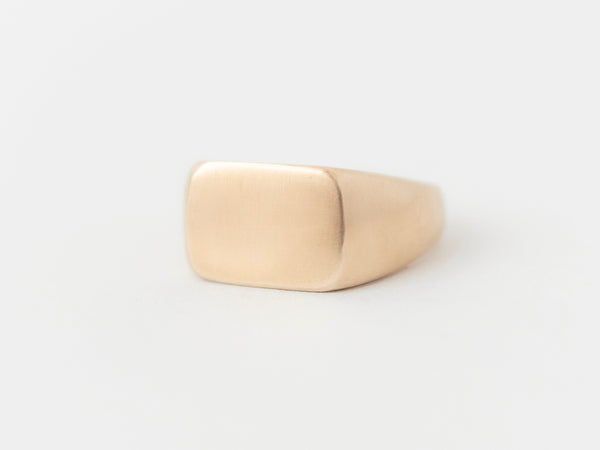 Ellipse Signet Yellow Gold