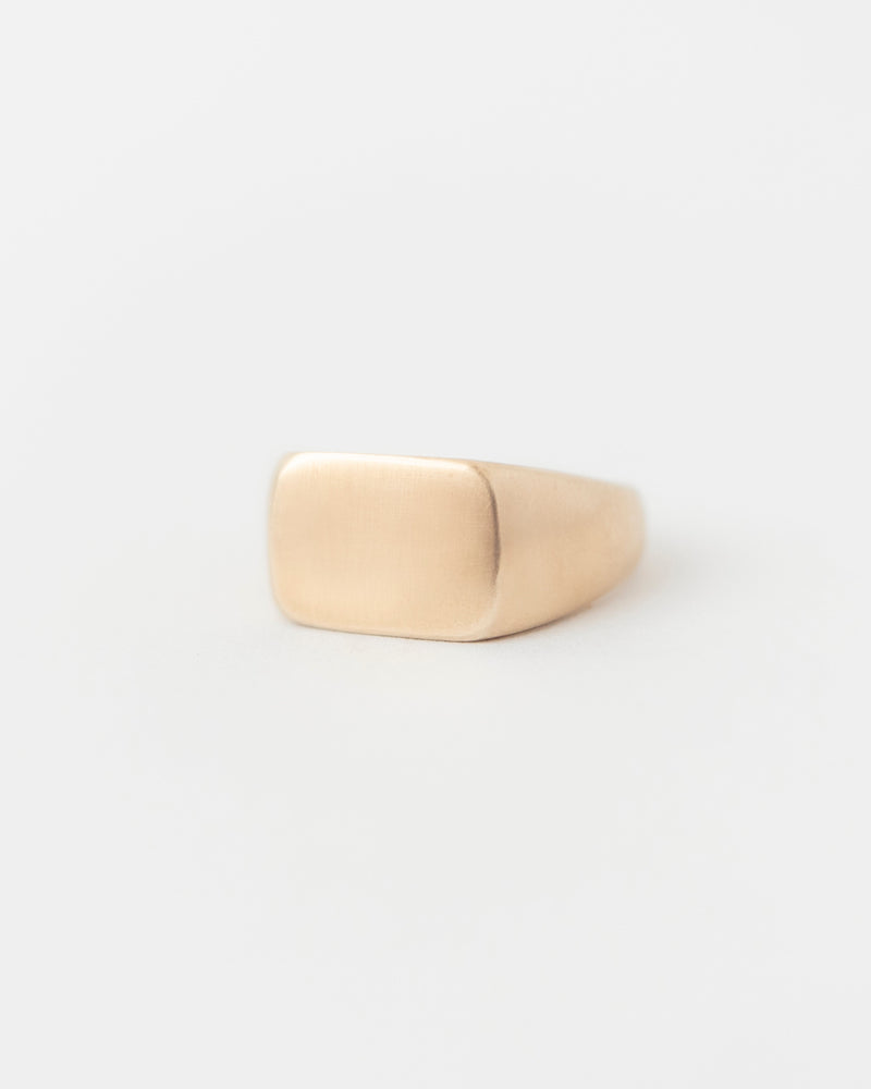 Ellipse Signet Yellow Gold