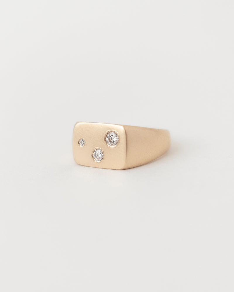 Ellipse Signet Trois Yellow Gold