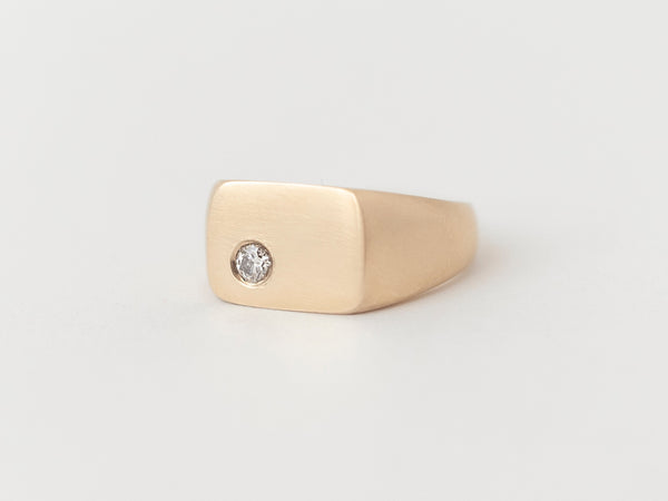 Ellipse Signet Une Yellow Gold
