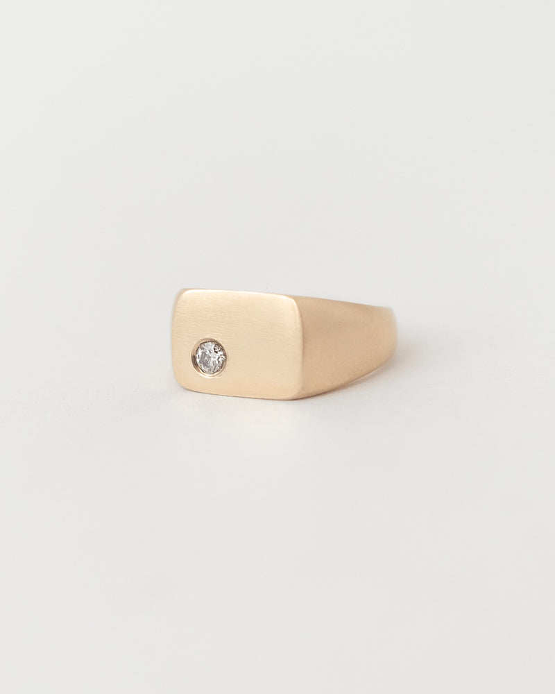 Ellipse Signet Une Yellow Gold