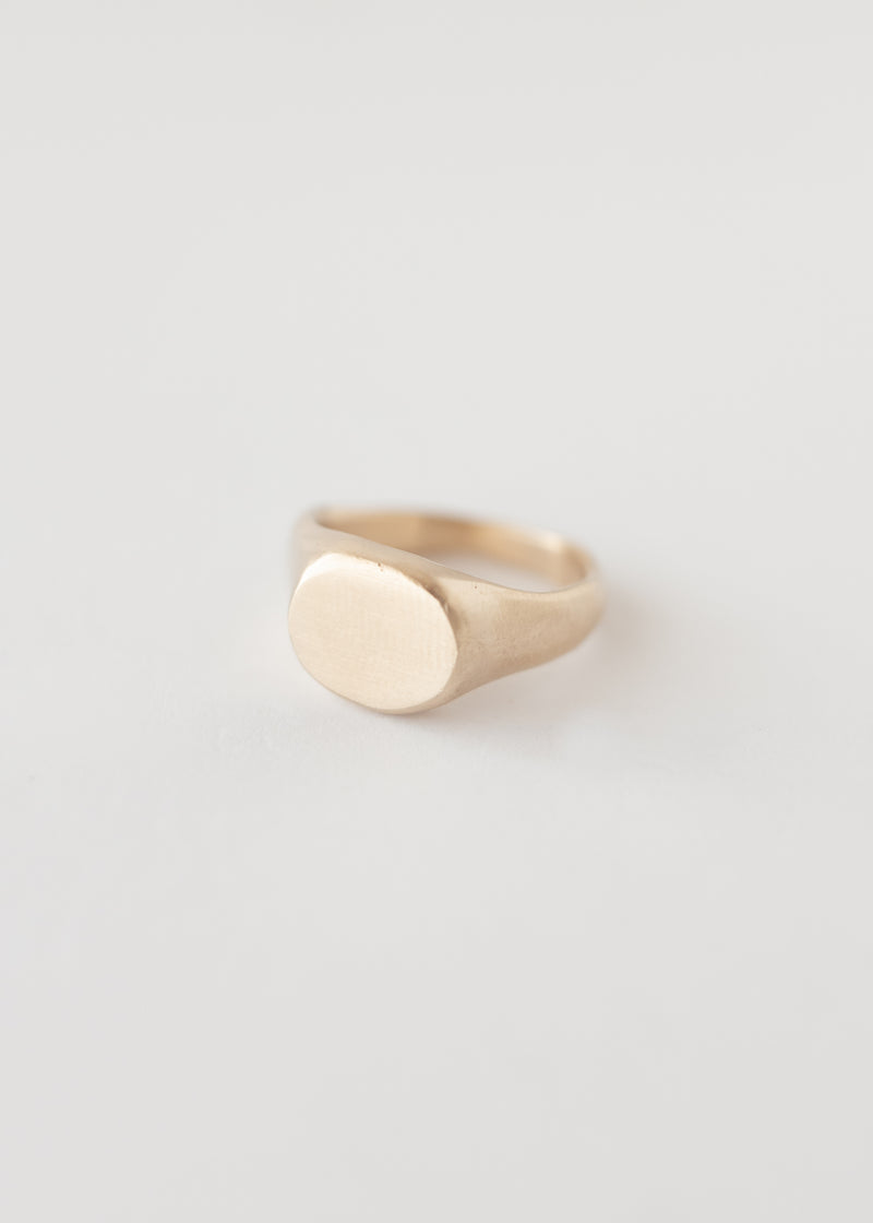 Round signet ring gold - ready to ship