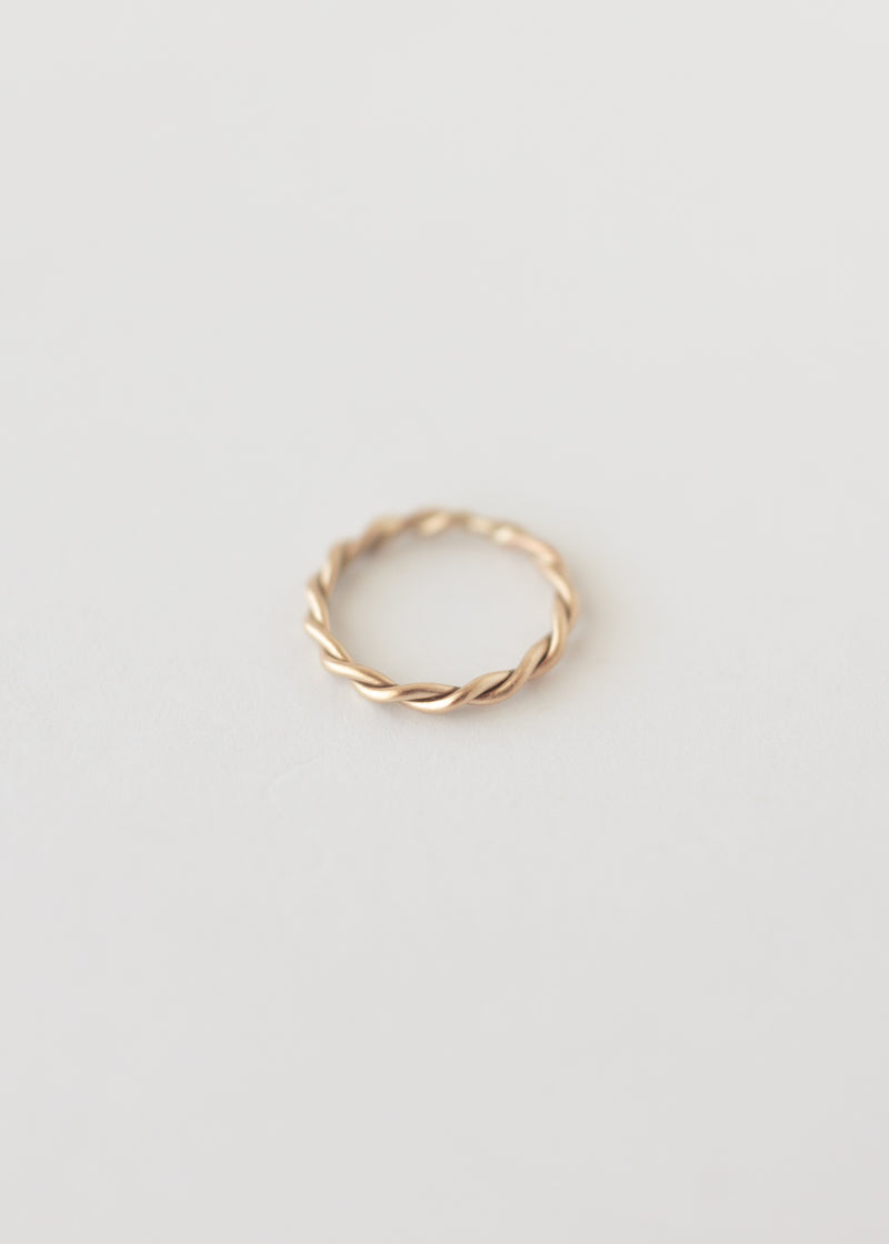 Twisted wire ring gold - ready to ship