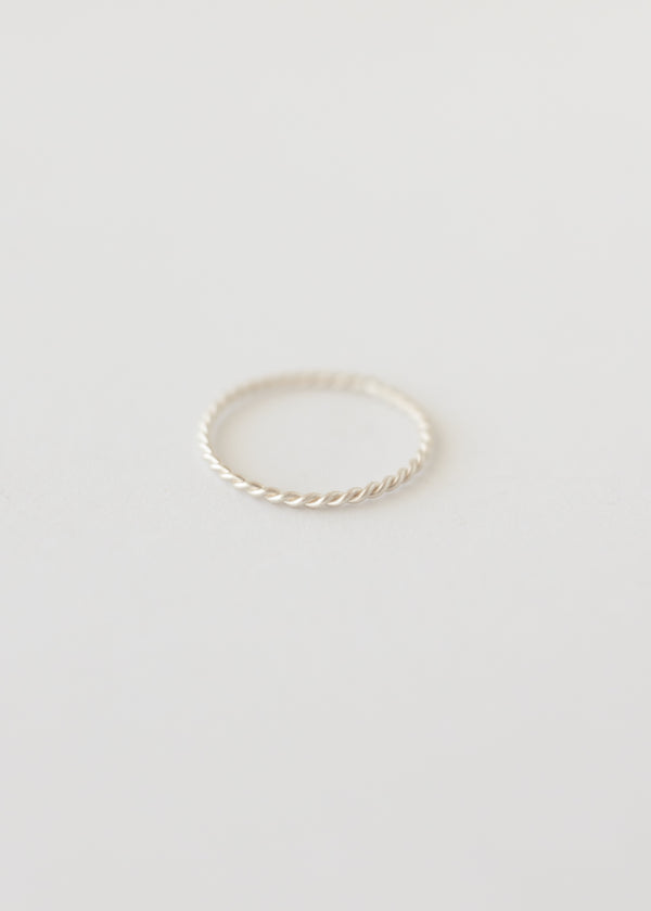 Fine twisted wire ring silver