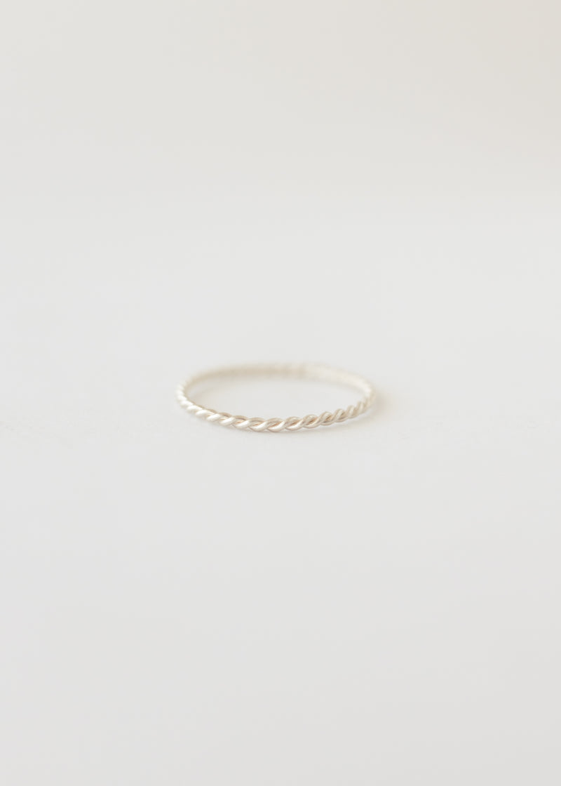 Fine twisted wire ring silver