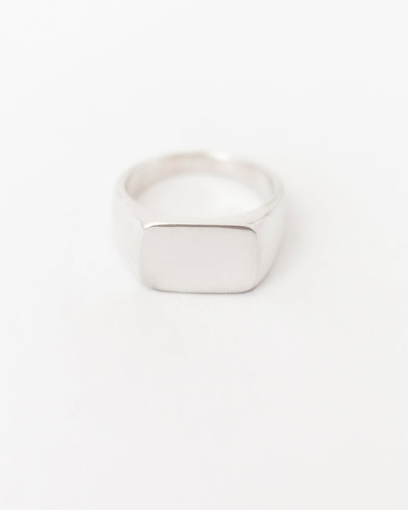 Ellipse Signet White Gold
