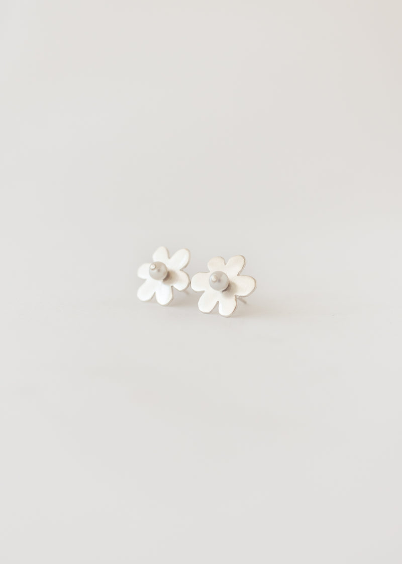 Marguerite studs silver - ready to ship