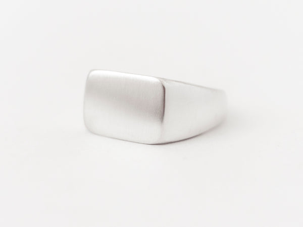 Ellipse Signet White Gold