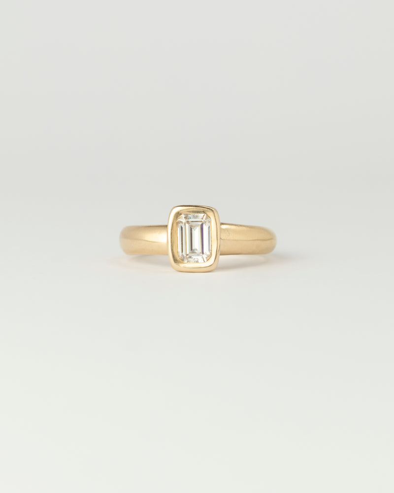 Aurora Solitaire - Emerald Cut Diamond - Yellow Gold
