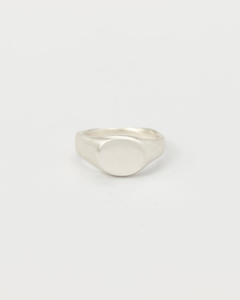 Round signet ring silver