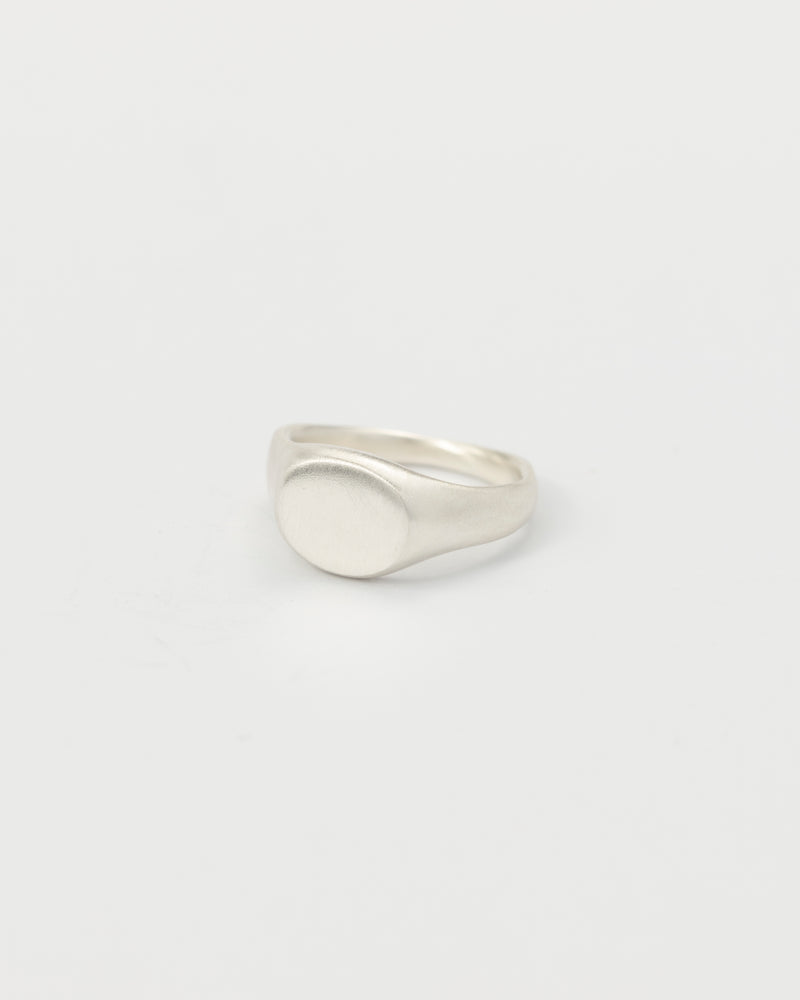 Round signet ring silver