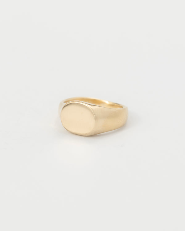 Round signet ring gold
