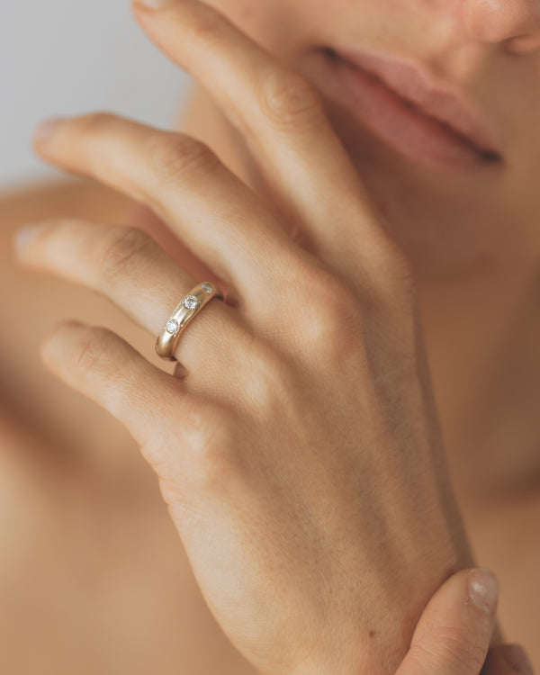 Molten birthstone ring gold