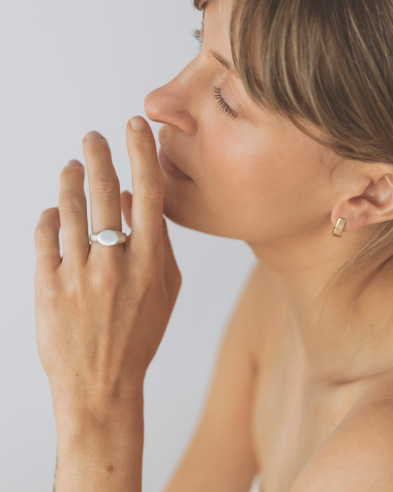 Round signet ring silver