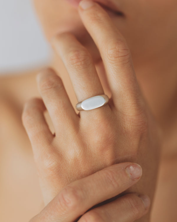 Oval signet ring silver