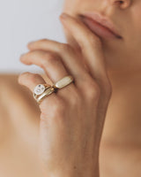 Oval signet ring gold