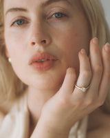 Néve petite Solitaire - Oval Diamond - Yellow Gold