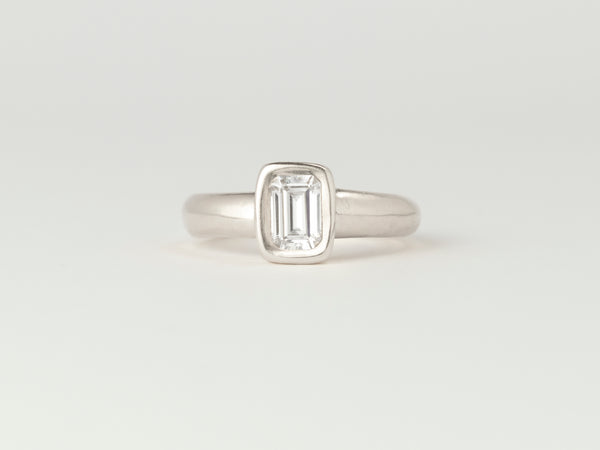 Aurora Solitaire - Emerald Cut Diamond - White Gold