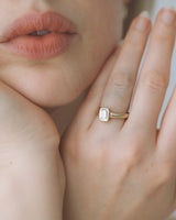 Aurora petite Solitaire - Emerald Cut Diamond - Yellow Gold