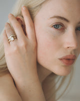 Aurora petite Solitaire - Emerald Cut Diamond - Yellow Gold