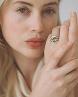 Névé Solitaire - Oval Parti Sapphire - Yellow Gold
