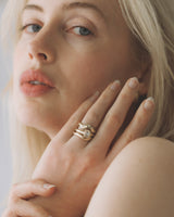 Aurora petite Solitaire - Emerald Cut Diamond - Yellow Gold