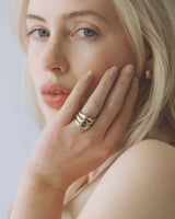 Névé Solitaire - Oval Parti Sapphire - Yellow Gold