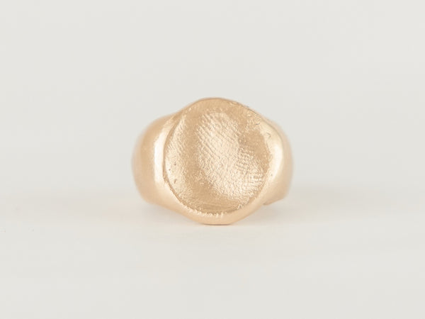 Fingerprint signet gold