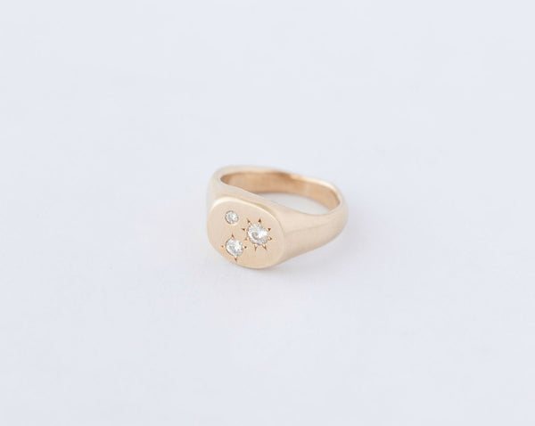 Colourway Gold Round Signet Moissanite J 1/2 - ready to ship
