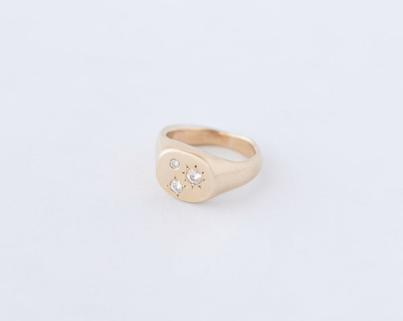 Colourway Gold Round Signet Moissanite J 1/2 - ready to ship