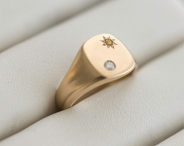 Nova Signet Mini Deux Yellow Gold - Moissanite - Spessartite Garnet - ready to ship