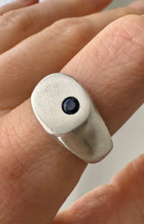 Round birthstone signet Silver (M 1/2) - Ready to ship