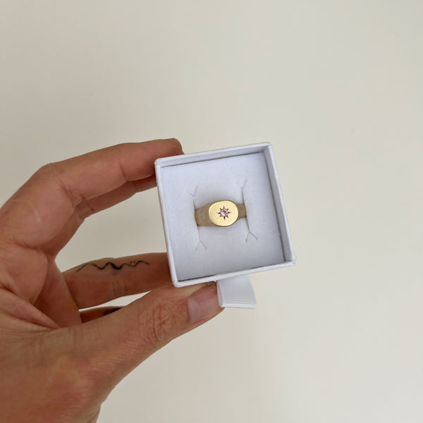 Round pink sapphire signet gold - size R - ready to ship