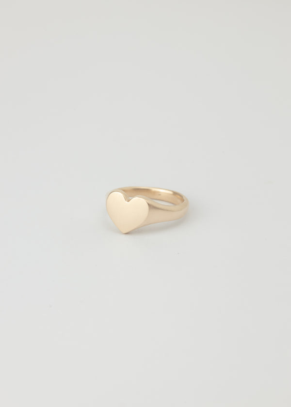 Mini love heart signet ring gold