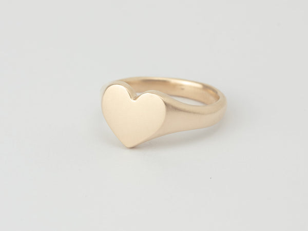 Mini love heart signet gold
