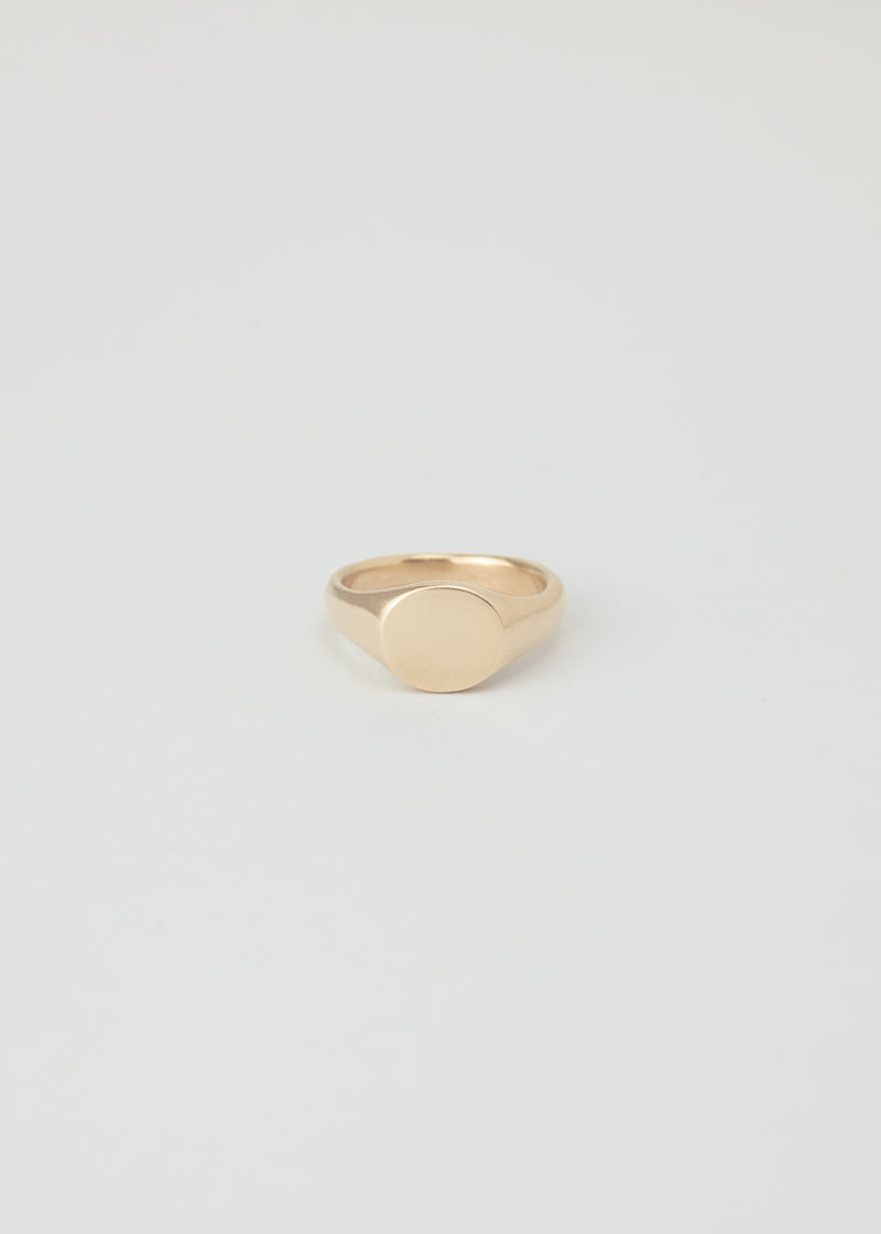Mini round signet ring gold