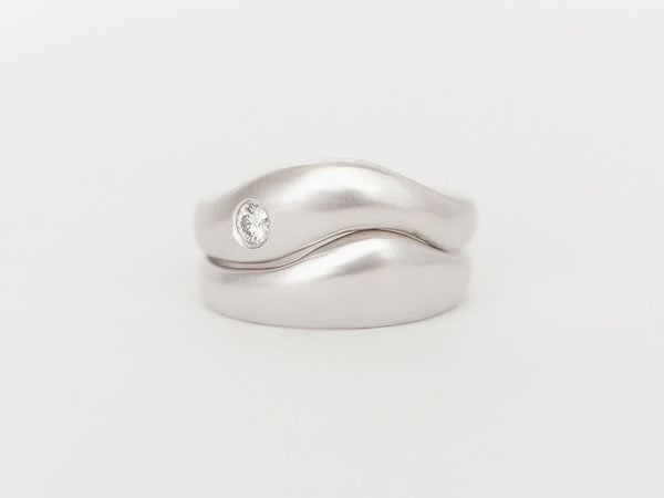 Aurore Plain + Wave Une Stack White Gold