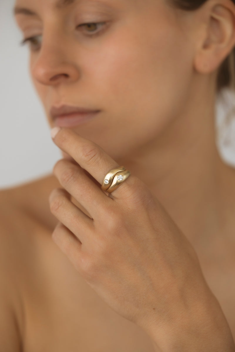 Aurore Plain + Wave Une Stack Yellow Gold