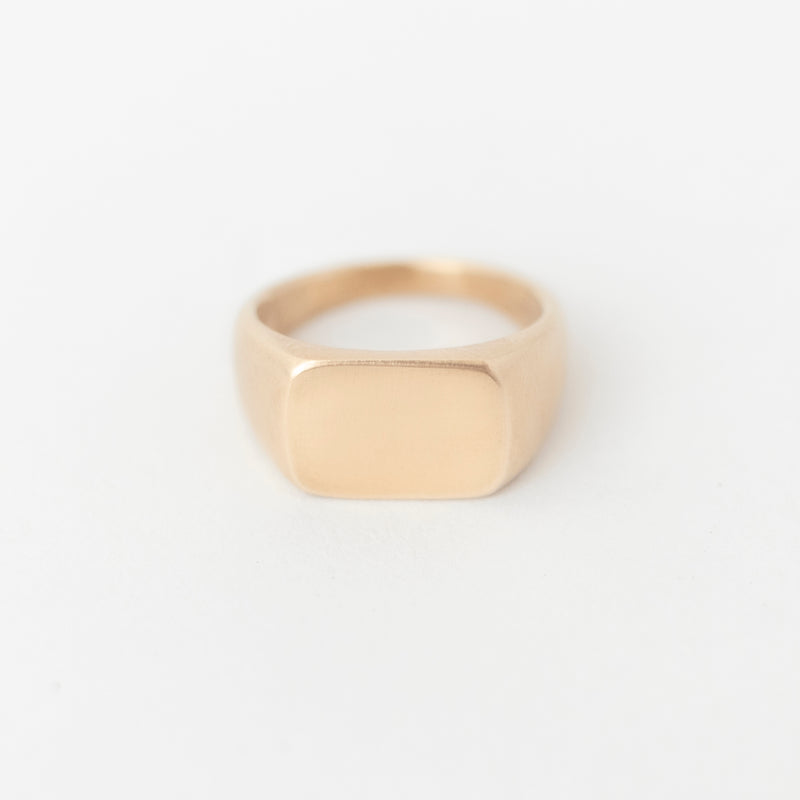 Ellipse Signet Yellow Gold