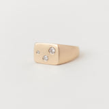 Ellipse Signet Trois Yellow Gold