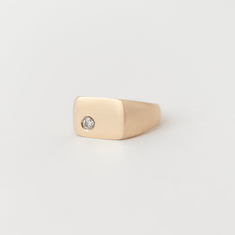 Ellipse Signet Une Yellow Gold